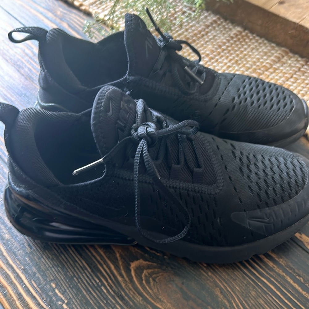 Nike 270 Black Size 6Y